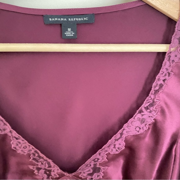 Banana Republic Deep V-neck Lace Silk Top - Picture 7 of 9